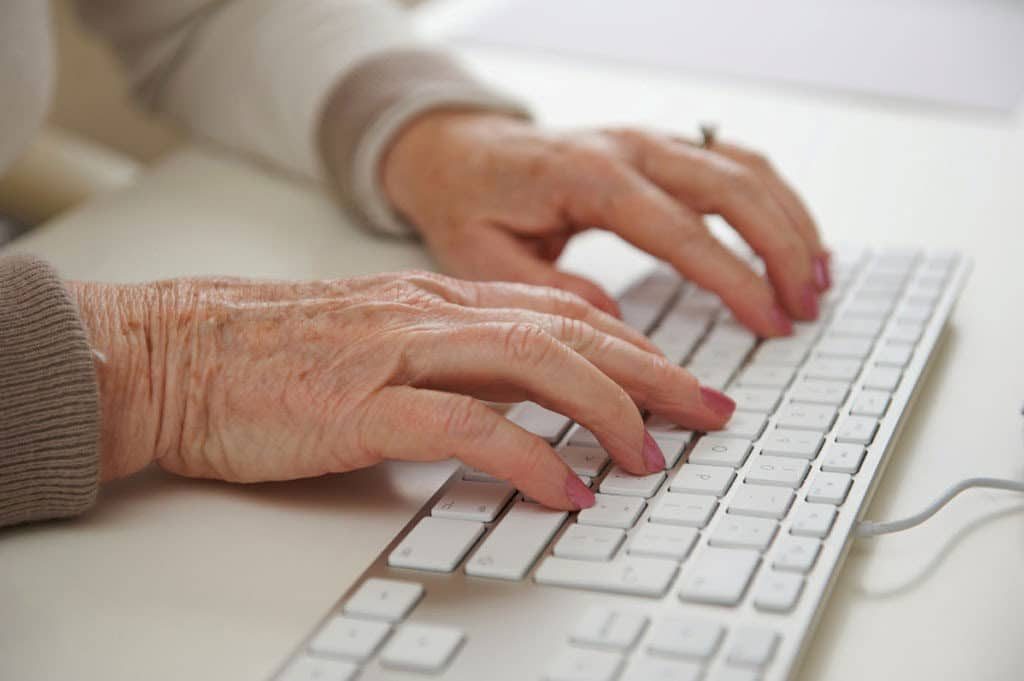Las nuevas tecnologías y el cuidado de personas mayores